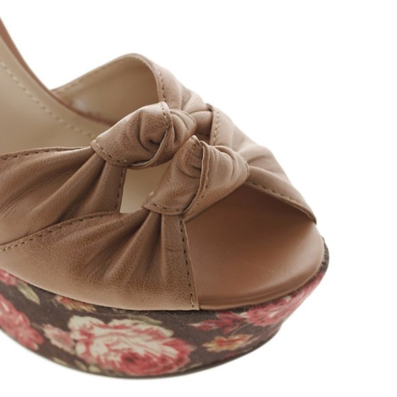 REPORT 70s Style Ray Floral Tapestry Platform Sandals - Picture 4 of 11